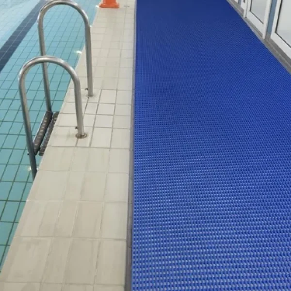 Karpet Anti Slip Kolam Renang